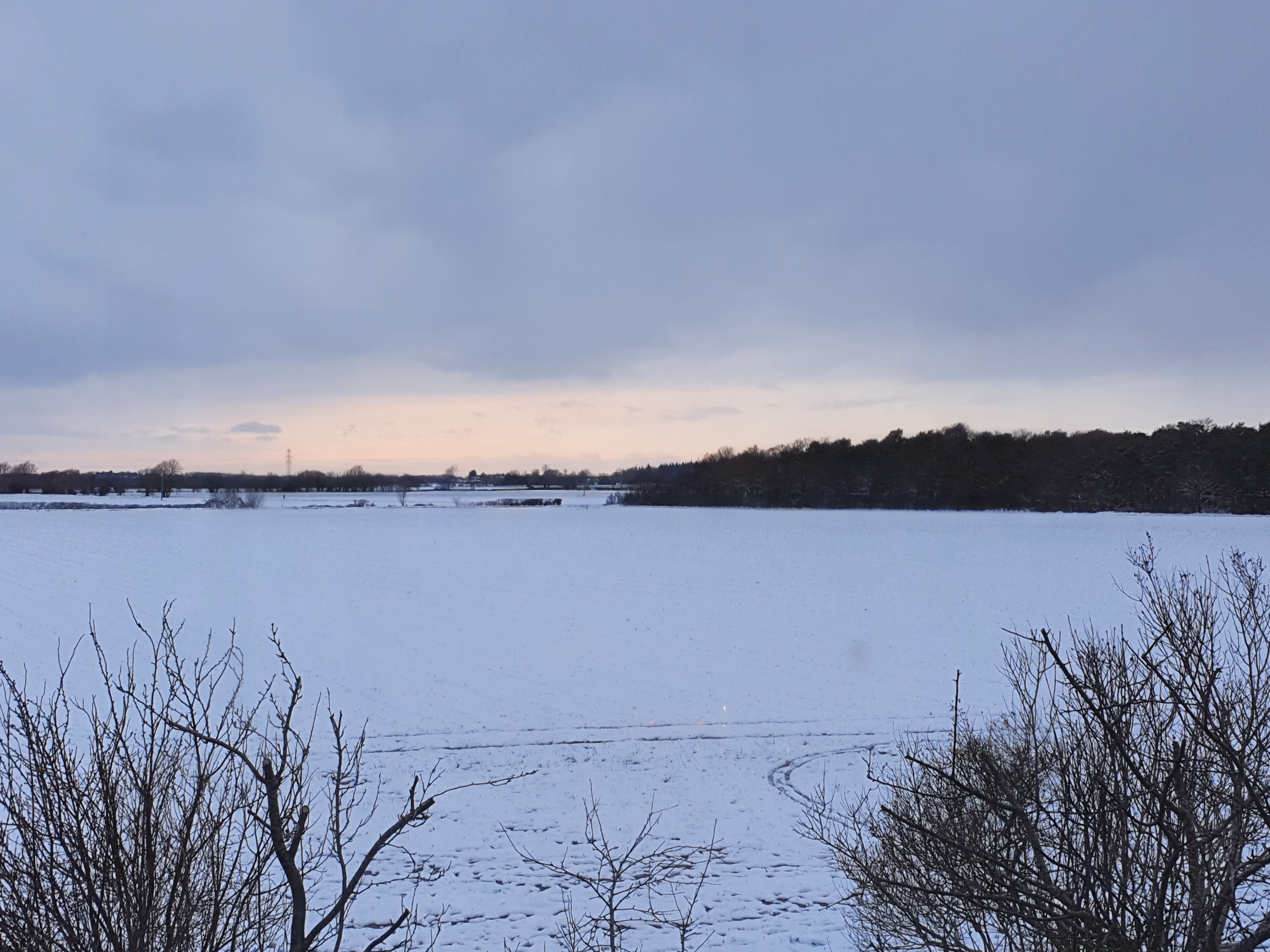 A snowy horizon with snow clouds