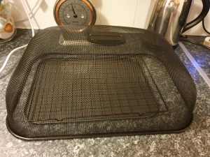 Cooling rack with cover