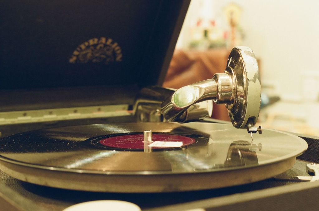 Turntable, vinyl and stylus
